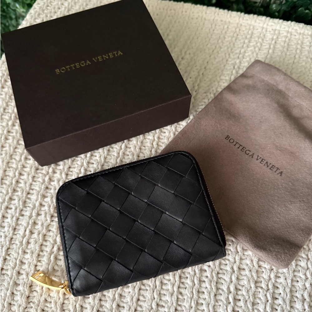 Bottega Veneta Black Leather Zippy Cardholder Wallet